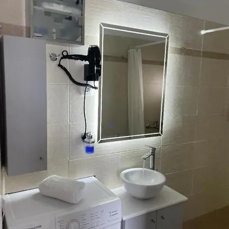 The Beautiful * Πλάκα Μήλου